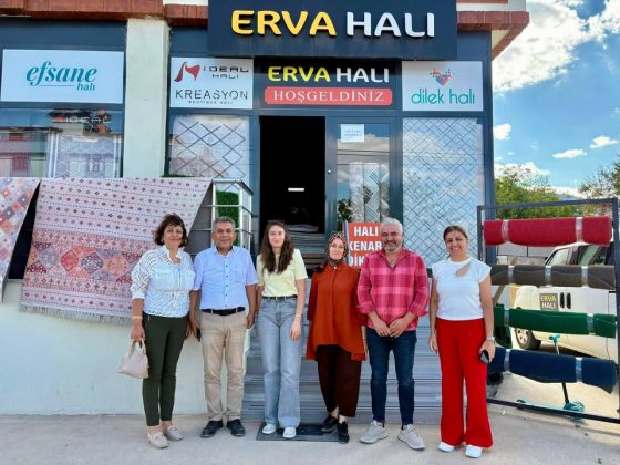 Çal Belediye Başkanı Ahmet Hakan, Yerel İşletme Erva Halı’yı Ziyaret Etti