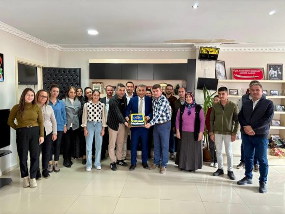 Çal Belediye Başkanı Ahmet Hakan, Personelinden Gelen Doğum Günü Sürprizine Teşekkür Mesajı Yayınladı